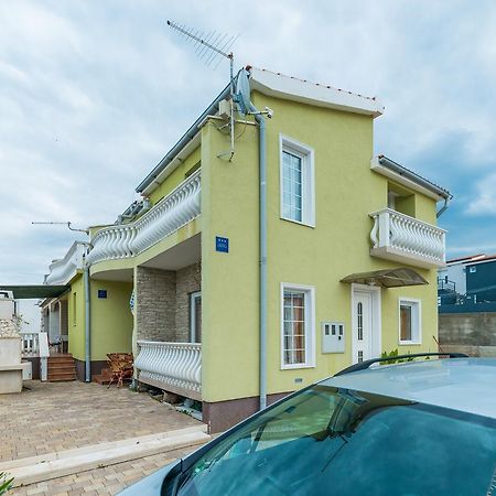 Apartments Mahnet Вир Екстериор снимка