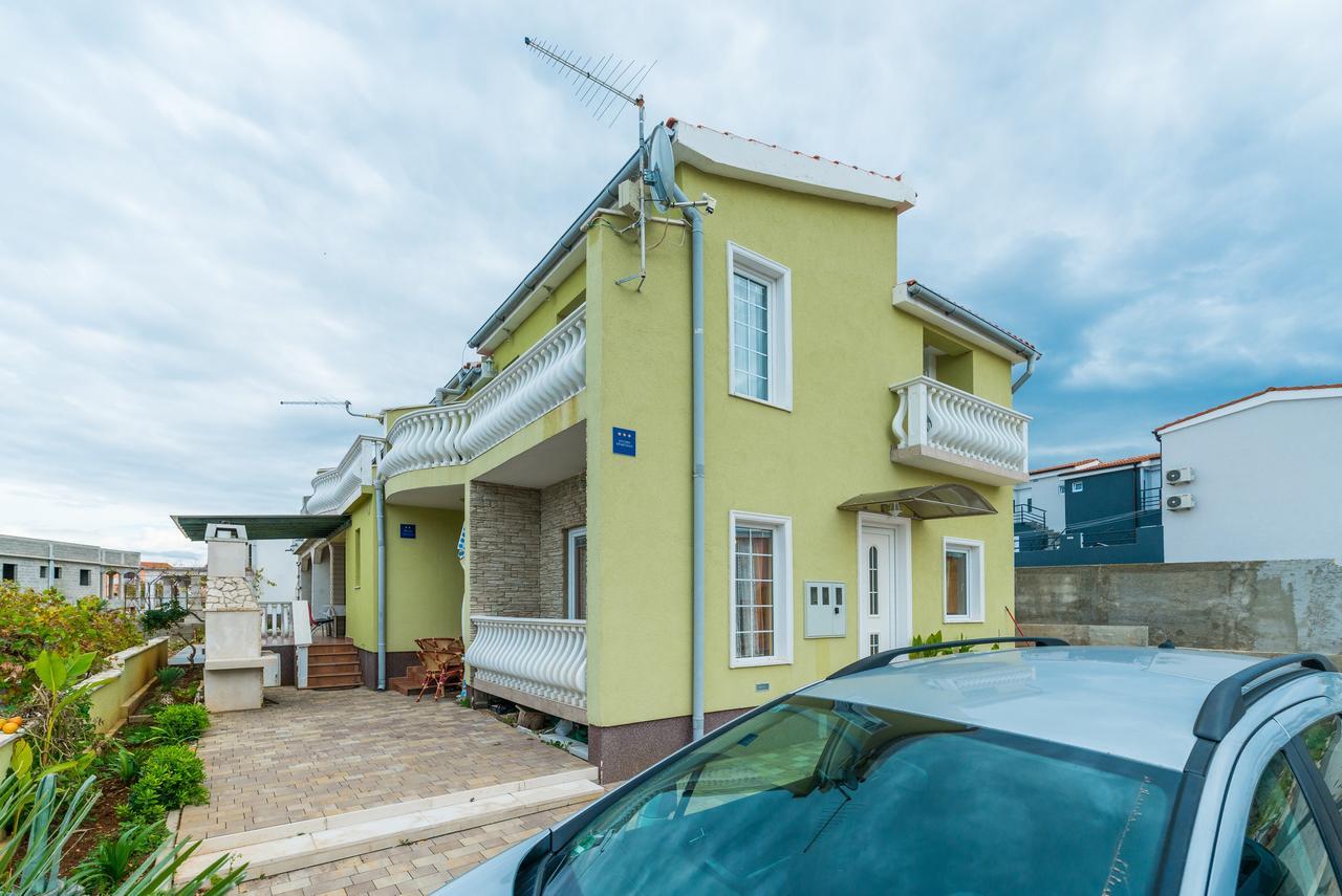Apartments Mahnet Вир Екстериор снимка