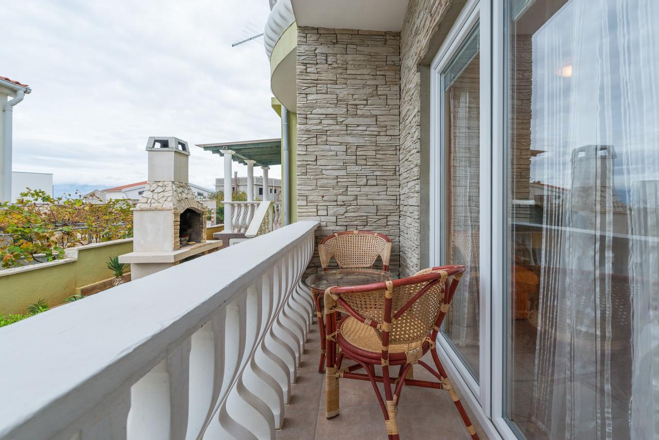 Apartments Mahnet Вир Екстериор снимка